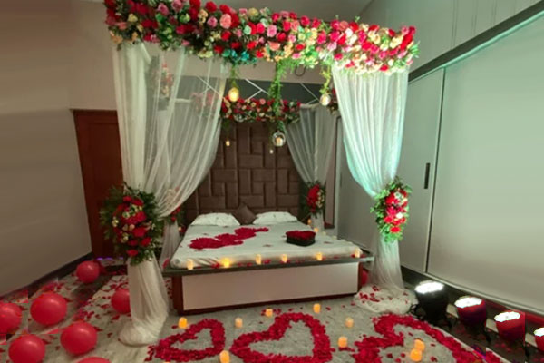 Room decoration in Agra online
